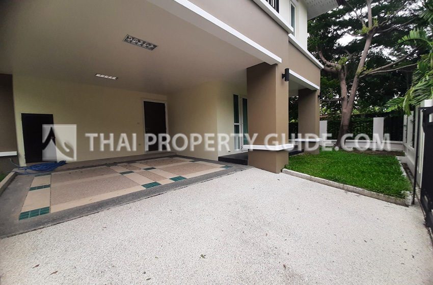 House with Shared Pool in Sukhumvit 